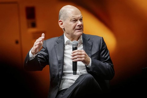 Discussion panel Olaf Scholz (SPD), Federal Chancellor, with author Juli Zeh (not pictured) in
