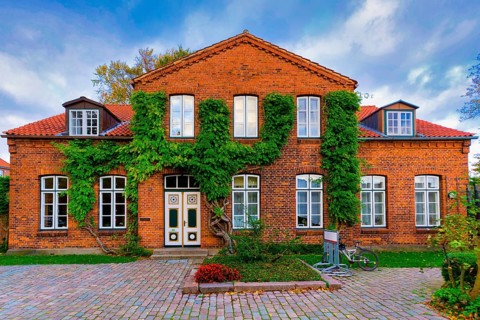 Residential building with vines on the façade, Lütjenburg, Schleswig-Holstein