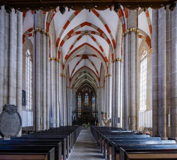 The Divi Blasii Church is a three-nave, cruciform hall church on the Untermarkt square in the town
