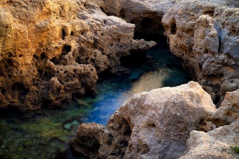 Algar Seco rock formation, coloured rocks and underground caves, caves, shell limestone, Carvoeiro,