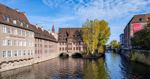 Heilig-Geist-Spital and river Pegnitz, in autumn, Old Town, Nuremberg, Middle Franconia, Bavaria,