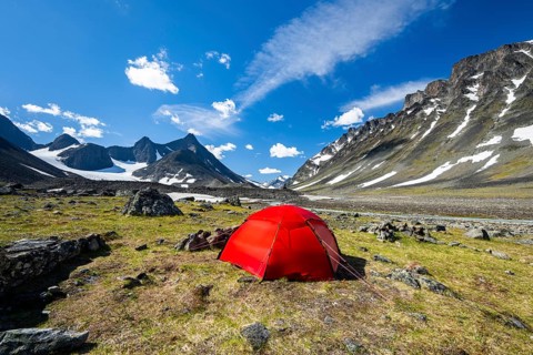 Red tent in Kaskasavagge valley, Kaskapakte glacier and mountains, mountain Kaskasatjakka and