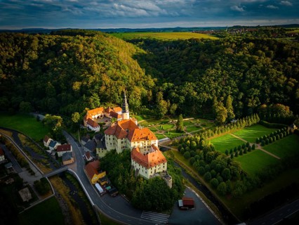 Weesenstein Castle rises on a rocky outcrop of nodular mica schist with quartzite inclusions above