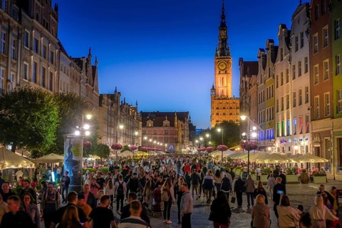 Tourists, City Hall, Patrician Houses, Long Market, Old Town, Gdansk, Pomeranian Voivodeship,