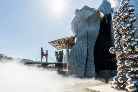 Guggenheim Museum Bilbao, architect Frank O. Gehry, sculpture Tall Tree and the Eye by Anish