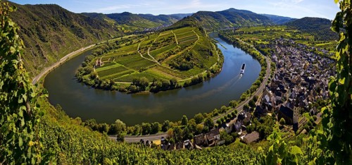 Moselle loop with vineyards and Saint Laurentius Church from the Bremmer Calmont via ferrata,