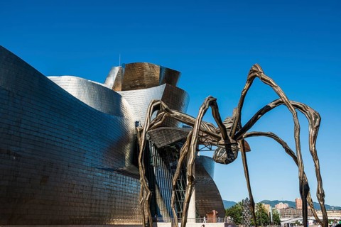 Guggenheim Museum Bilbao, Architect Frank O. Gehry, Sculpture Maman by Louise Bourgeois, Bilbao,