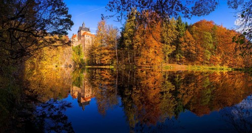 Kriebstein Castle rises on a steep rock above the Zschopau. Within the large group of hilltop