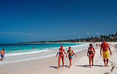 Holidaymakers on a sandy beach, Punta Cana, Caribbean, Dominican Republic, Central America