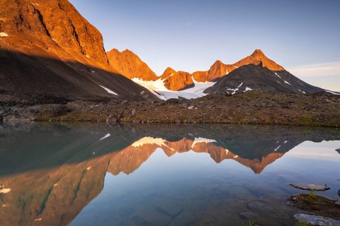 Kaskapakte glacier reflected in glacial lake, Kaskasatjakka mountain and Kuopertjakka, Kaskasavagge