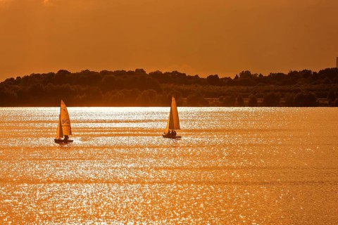 Sailors on Lake Cospuden