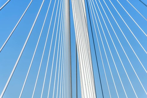 Die Deux-Rives-Fussgängerbrücke zwischen Deutschland und Frankreich in Kehl und Strassburg, ein