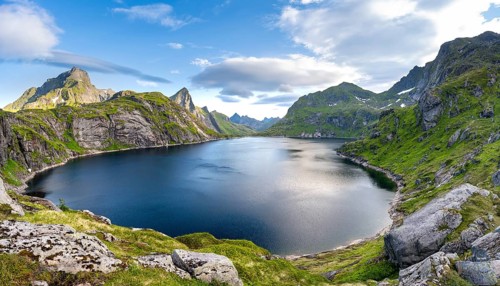 Mountain landscape with lake Tennesvatnet, at sunrise, Moskenesoya, Lofoten, Nordland, Norway,