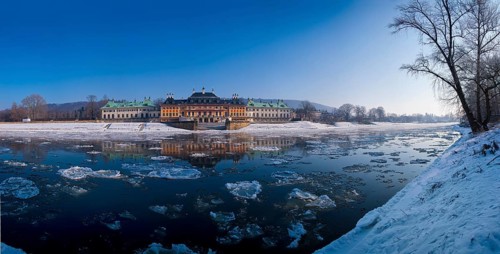 Ice drift on the Elbe in Dresden Pillnitz