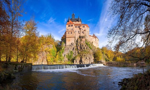 DEU Saxony Kriebstein Kriebstein Castle rises on a steep rock above the Zschopau. Within the large