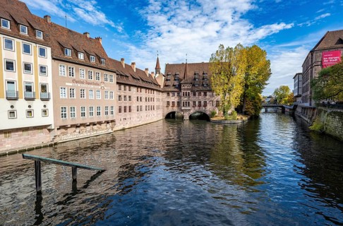 Heilig-Geist-Spital and river Pegnitz, in autumn, Old Town, Nuremberg, Middle Franconia, Bavaria,
