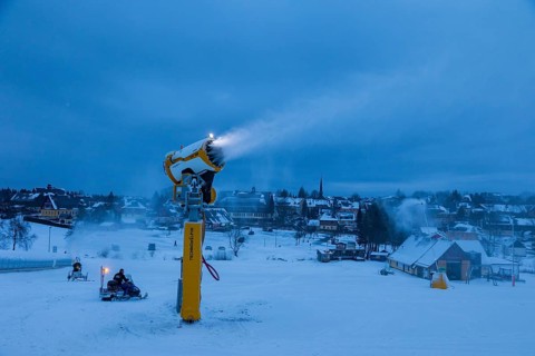 In anticipation of easing of the corona-induced logdown, the ski slope in Altenberg in Saxony's Ore