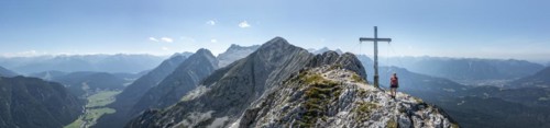 Alpine panorama, hikers at the summit cross, Westliche Wettersteinspitze, Bavaria, Germany, Europe