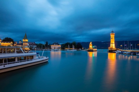 Lindau harbour to the Blue Stundnsee, New Lindau Lighthouse, Lion's Pier, Mangtower, clouds, ship,