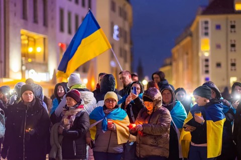 On the first anniversary of the Russian invasion of Ukraine, a large solidarity rally of Dresdeners