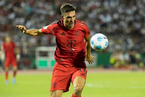 Football match, Joao PALINHA FC Bayern Munich on the ball, Donaustadion football stadium, Ulm,