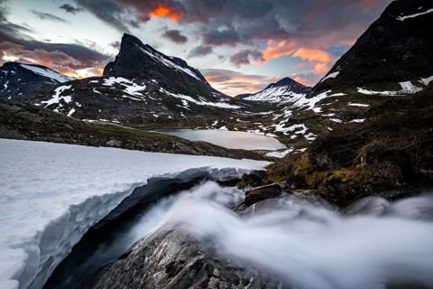 View of Alnesdalen valley at sunrise, Stigbotthornet mountain, Alnesvatnet lake, Reinheimen