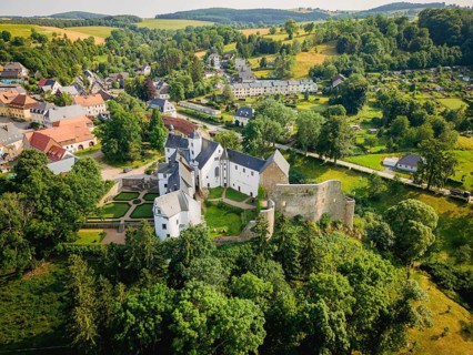 Lauenstein Castle originated from a castle with a core dating from the 13th century in the
