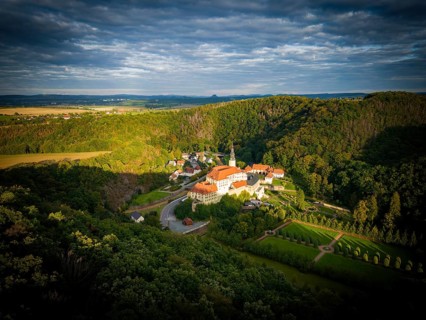 Weesenstein Castle rises on a rocky outcrop of nodular mica schist with quartzite inclusions above