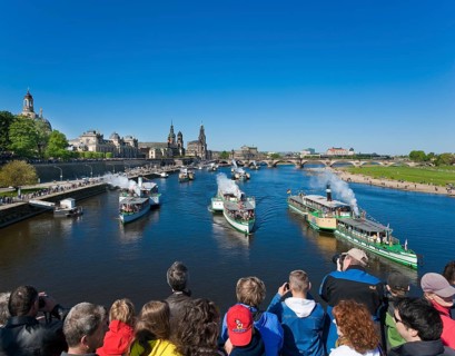 Steamboat parade on the Elbe