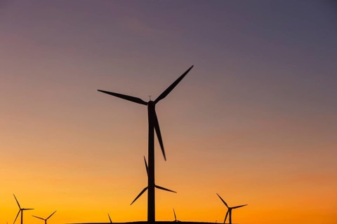 Date of commissioning: Only possible with the Premium version 12 wind turbines: Neg Micon NM64 1500