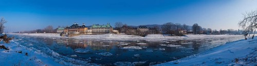 Ice drift on the Elbe in Dresden Pillnitz