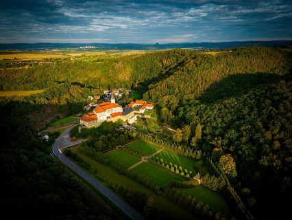 Weesenstein Castle rises on a rocky outcrop of nodular mica schist with quartzite inclusions above