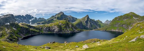 Panorama, Tennesvatnet lake and mountain landscape with rocky pointed peaks, Hermannsdalstinden