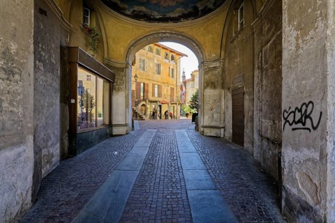 Porta Santa Maria, gateway to the old town, Centro storico, Saluzzo, Province of Cuneo, Piedmont,