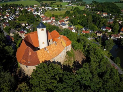 Schönfels Castle with the newly renovated keep (castle tower) . Schönfels Castle is a typical