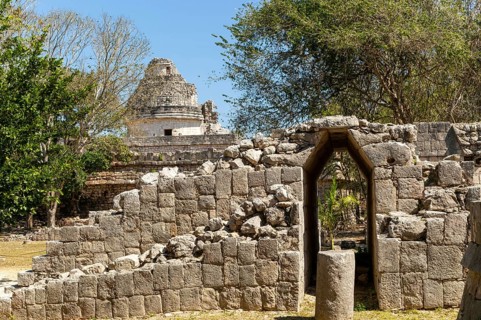 Temple of Panels and Observatory building, El Caracol, Chichen Itza, Mayan ruins, Yucatan, Mexico,