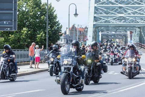 Harley Days Dresden, big ride through the city, here at the Elbe bridge Blaue Wunder