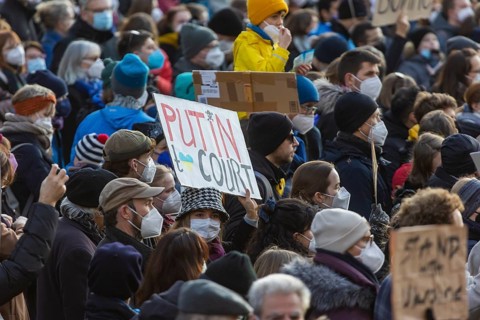 In Dresden, about 3, 000 people gathered on Neumarkt in front of the Church of Our Lady. On posters