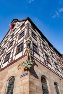 Pilatushaus, half-timbered house below the Kaiserburg near the Tiergärtnertor, sculpture of St.