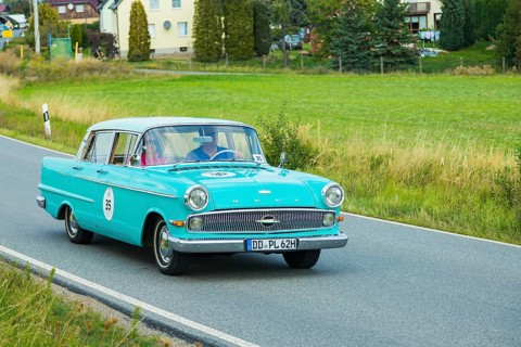 A drive for vintage vehicles. Skilful handling of the vehicle, finding the route by means of the