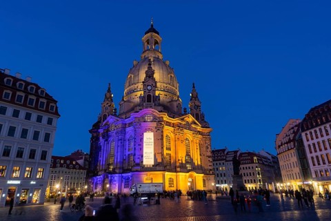In Dresden, about 3, 000 people gathered on Neumarkt in front of the Church of Our Lady. In the