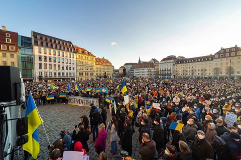 In Dresden, about 3, 000 people gathered on Neumarkt in front of the Church of Our Lady. On posters