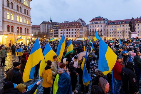 On the first anniversary of the Russian invasion of Ukraine, a large solidarity rally of Dresdeners