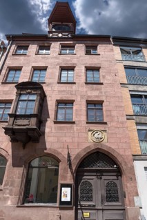 Historical chörlein and house sign from 1777, an earlier house numbering 1563, Füll 12, Nuremberg,