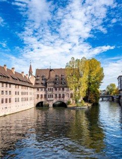Heilig-Geist-Spital and river Pegnitz, in autumn, Old Town, Nuremberg, Middle Franconia, Bavaria,