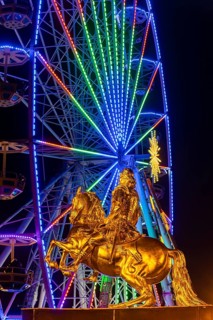 Neustädter Markt is home to one of Dresden's alternative Christmas markets. An illuminated Ferris