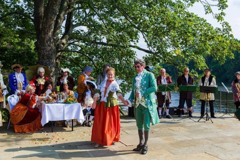 ) Pleasure gondolas anno 1719 The 300th anniversary of the prince's wedding in 1719 was celebrated