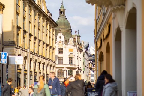 Passers-by in Grimmaische Strasse