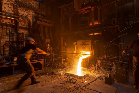 Edelstalgiesserei Schmees in Pirna, slag removal