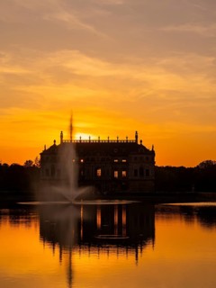 Evening atmosphere at the Palais Pond with Palais in the Great Garden